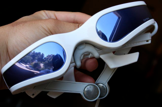 Illustration for article titled Battlemodo of Highest Res Video Goggles: Zeiss Cinemizer vs. Myvu Crystal